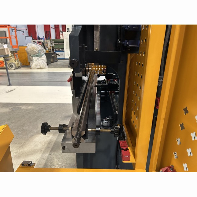 Presse plieuse P2040