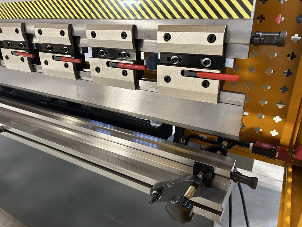 Plieuse conventionnelle ARROW P3263