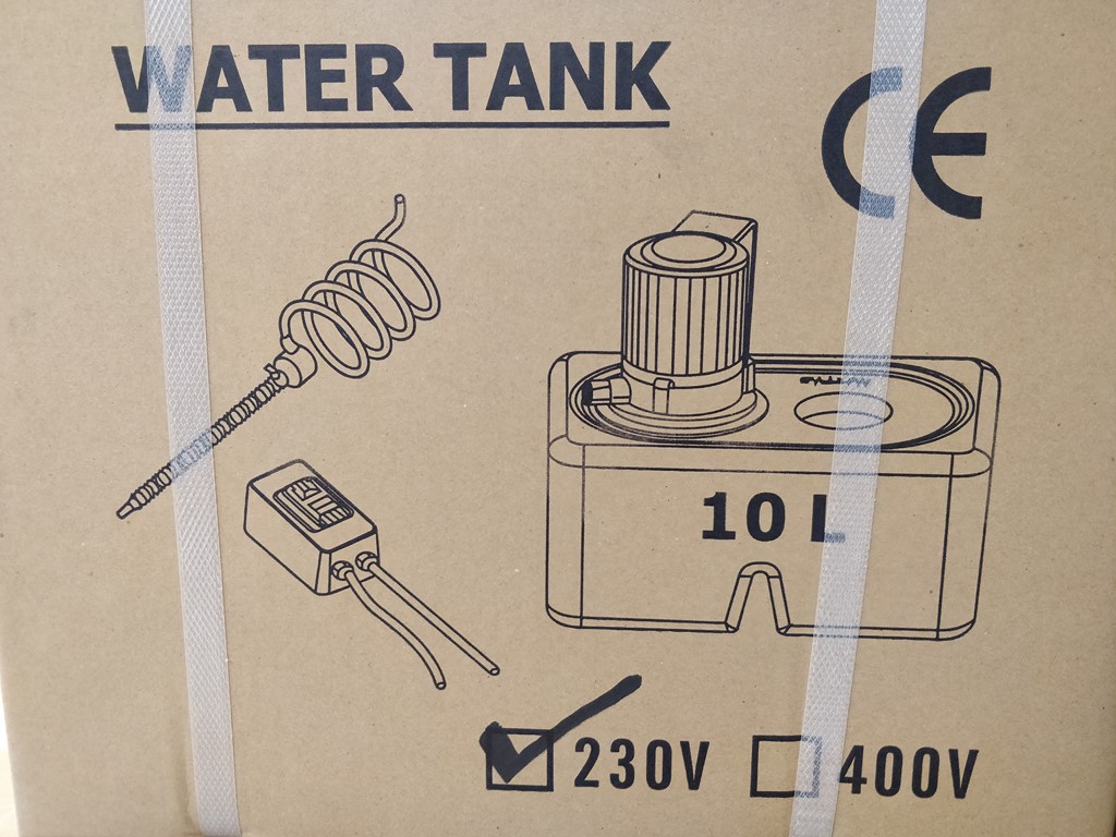 KIT ARROSAGE avec pompe 10w + réservoir 10L + Buse orientable