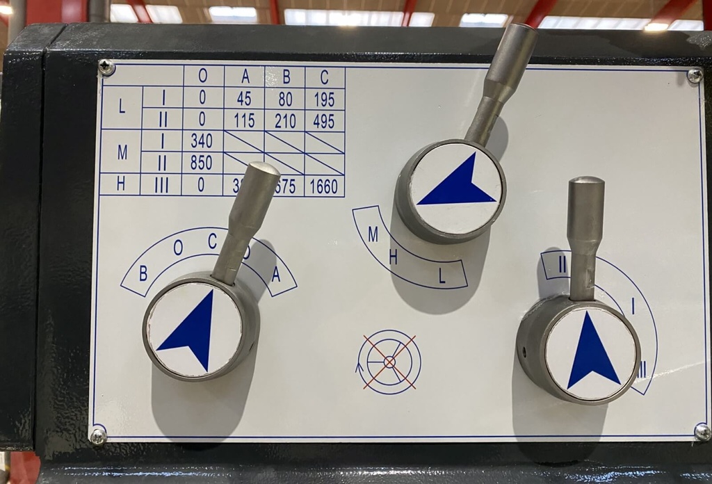 Fraiseuse universelle ARROW FU1400G