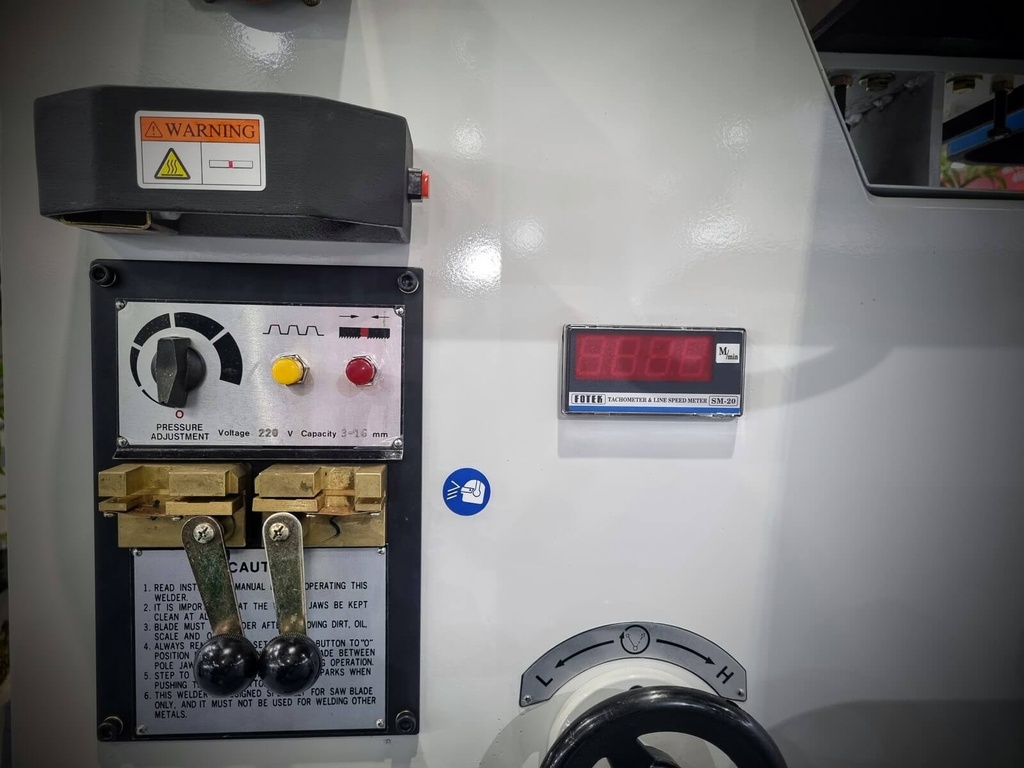 Scie à ruban verticale ARROW SV610