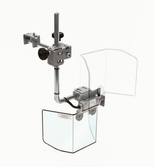 Protecteur pour petites fraiseuses et machines similaires - avec écran à ouverture verticale Ecran L 250 H 180 mm.  - avec micro-interrupteur de sécurité